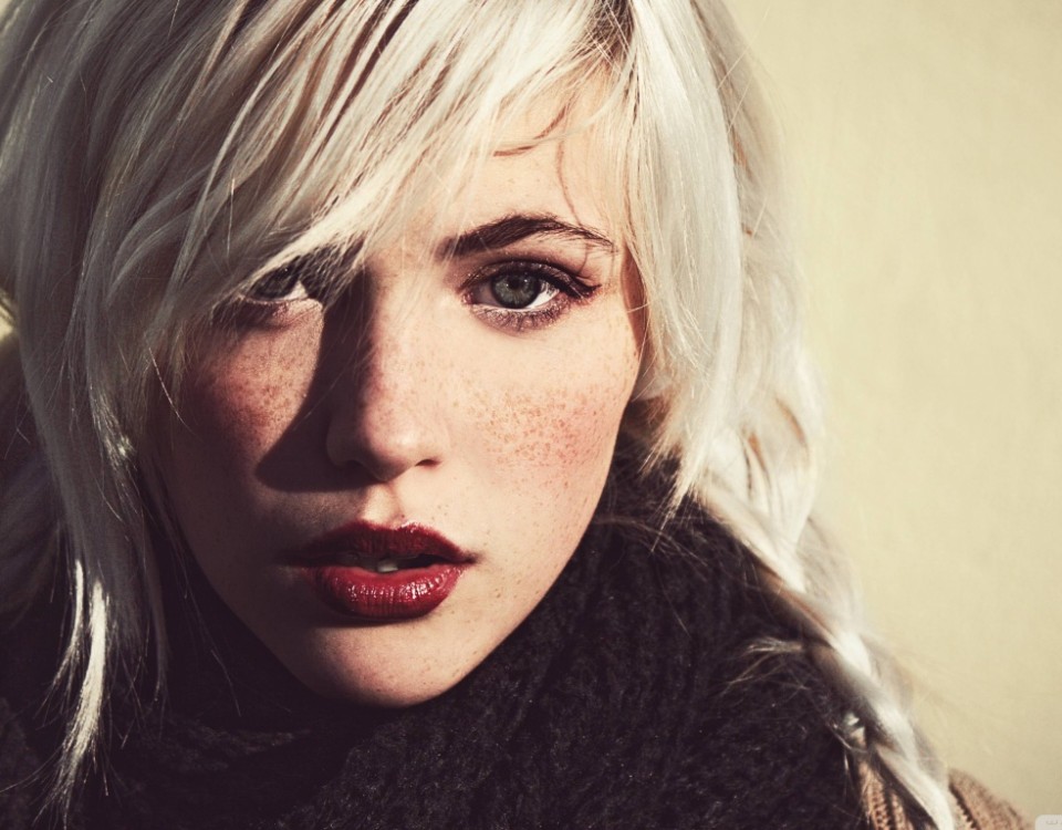 girl_white_hair_and_dark_eyebrows-wallpaper-1366x768